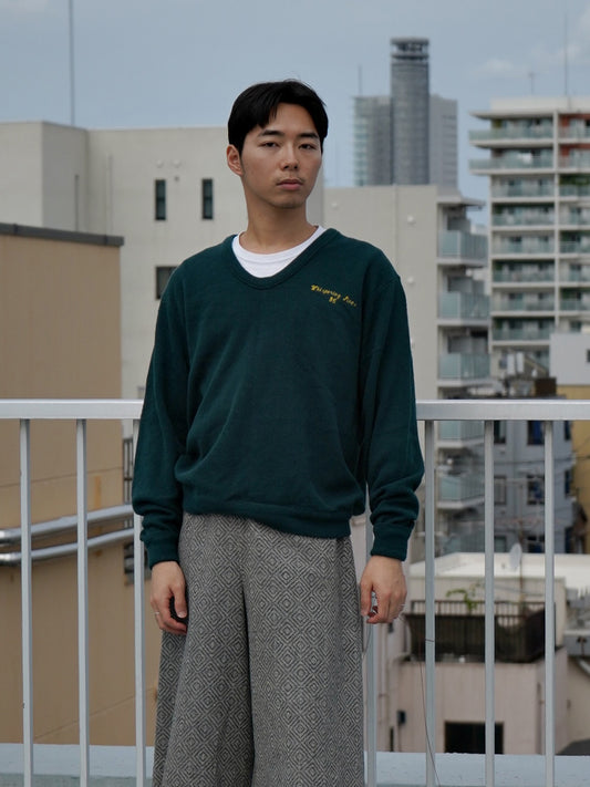 Lettered V-neck Knit Pulover